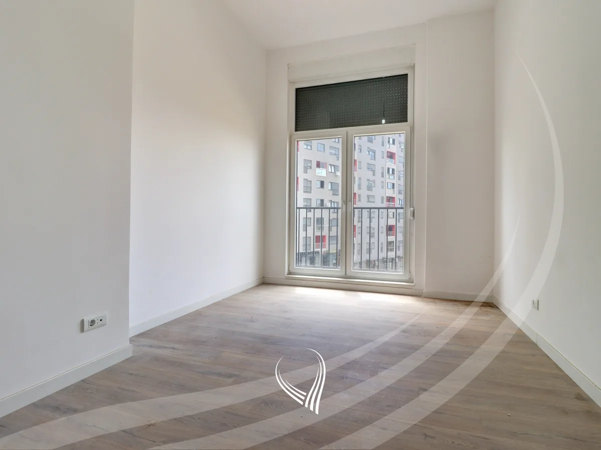 Zyre me 4 dhoma pune me qira në lagjen Mati 1 – Kodrina
