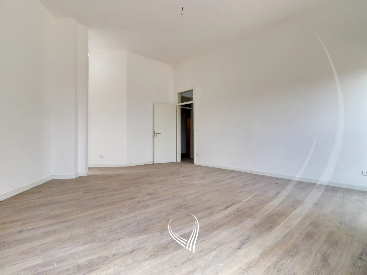 Zyre me 4 dhoma pune me qira në lagjen Mati 1 – Kodrina