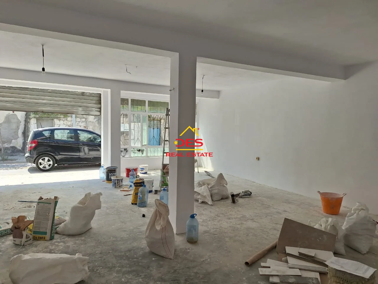 Shitet ambient biznesi pranë gjyqit të vjetër, vlorë.