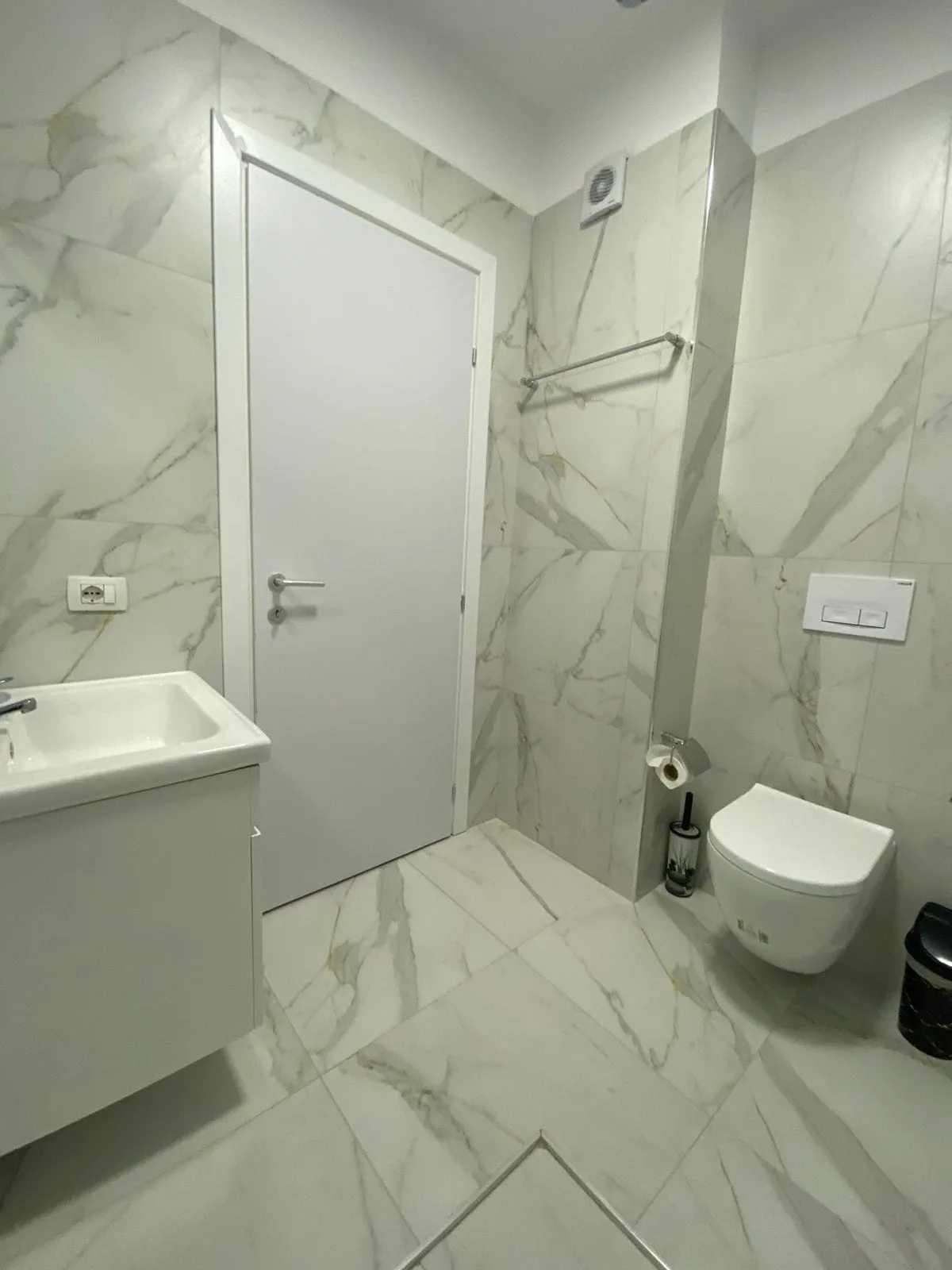 Apartament 2+1 Me Qera Tek 5 Maji (ID B2201433) Tirane