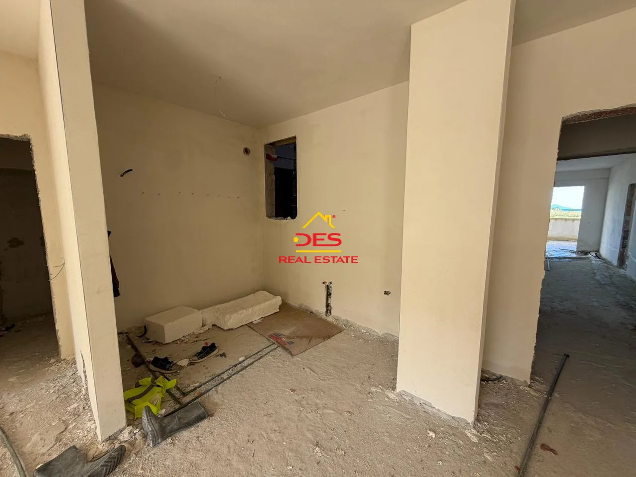 Shitet apartament 2+1 në orikum, vlorë.