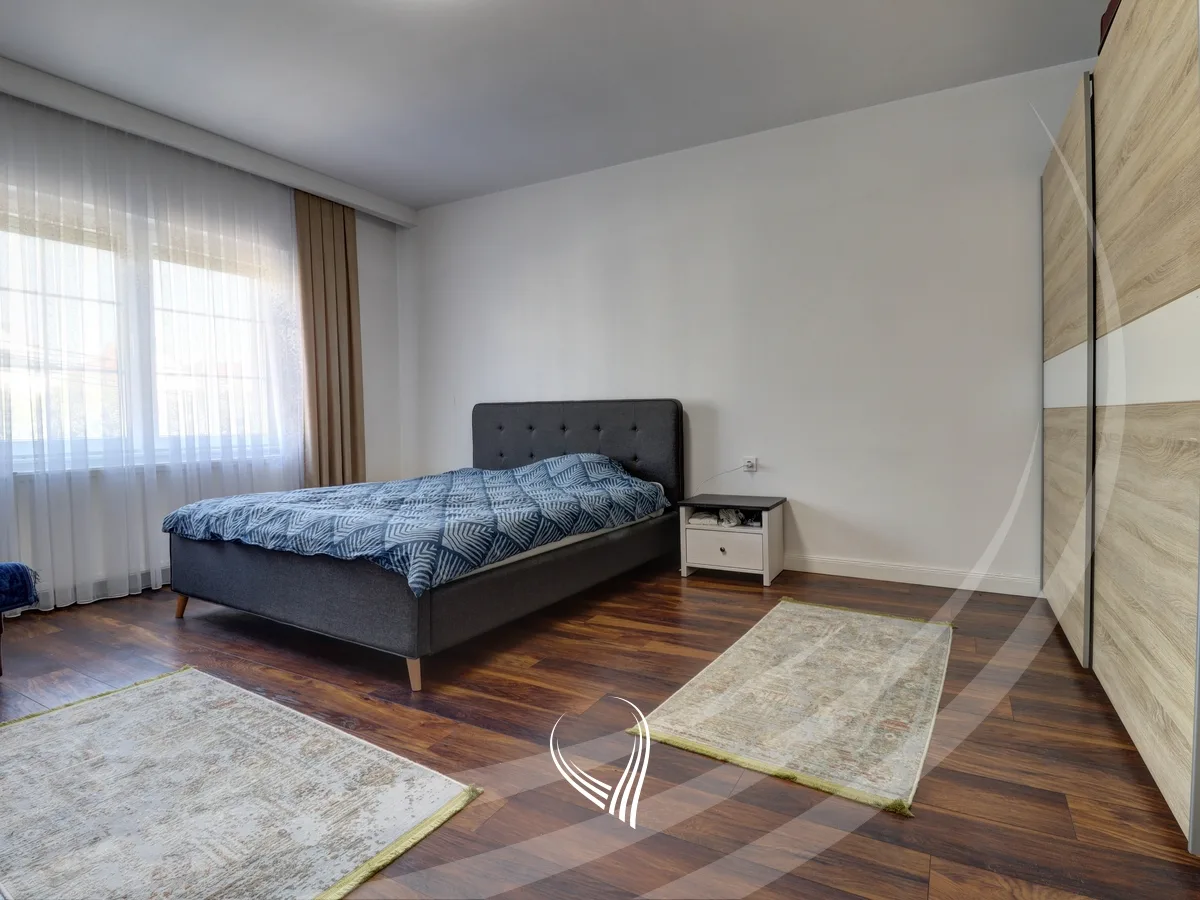 Shtëpi me 6 dhoma gjumi në shitje në lagjen Matiçan
