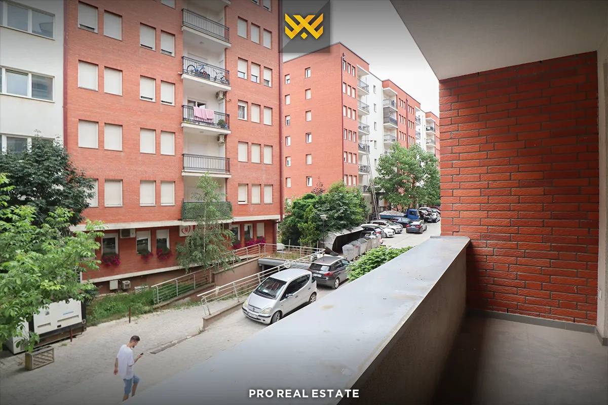 Banesë - Zyre 102m² me #QIRA në Rrugën B.