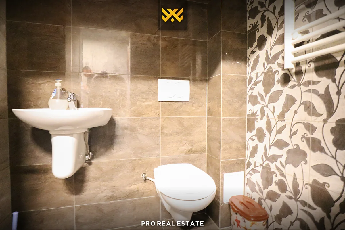 Banesë - Zyre 102m² me #QIRA në Rrugën B.