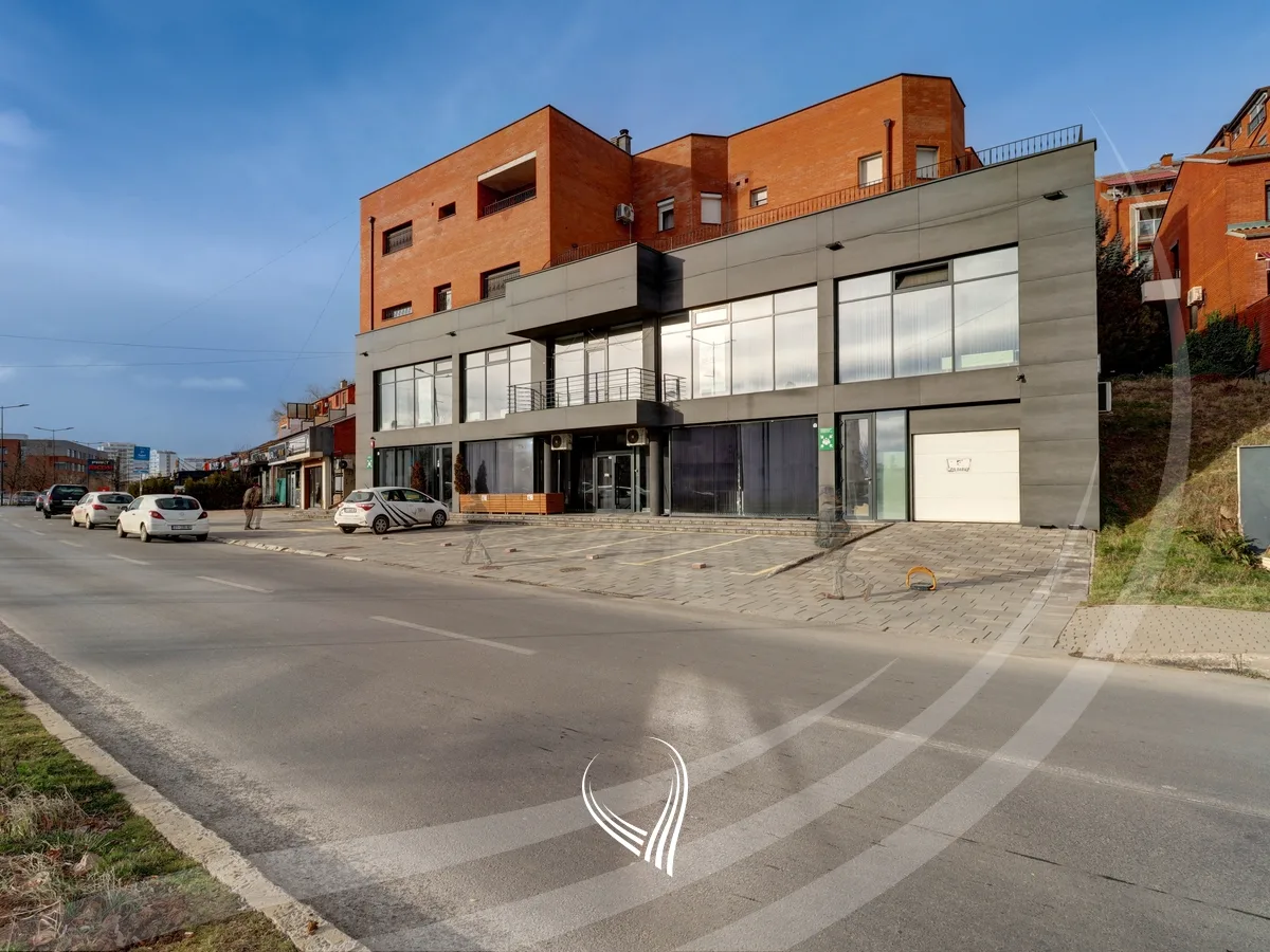 Zyre 500m2 me qira në lagjen Bregu i Diellit