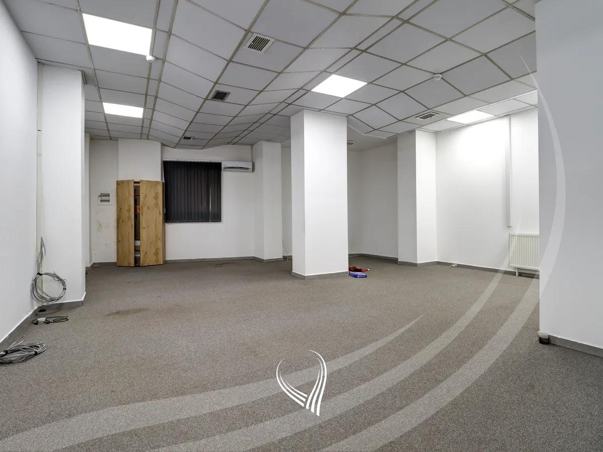 Zyre 500m2 me qira në lagjen Bregu i Diellit
