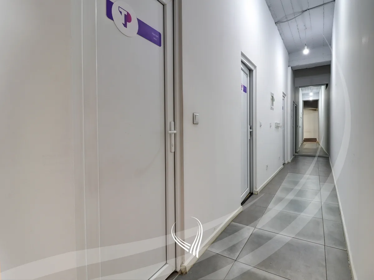 Zyre 500m2 me qira në lagjen Bregu i Diellit