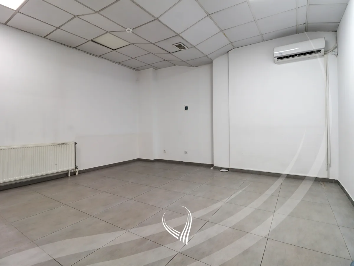 Zyre 500m2 me qira në lagjen Bregu i Diellit