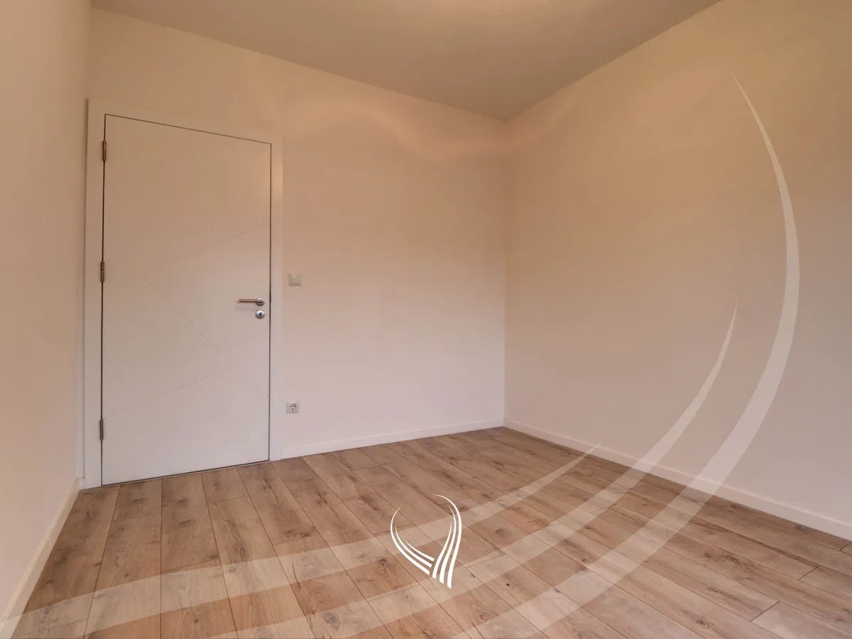 Banesë me 3 dhoma gjumi në shitje në lagjen Mati 1