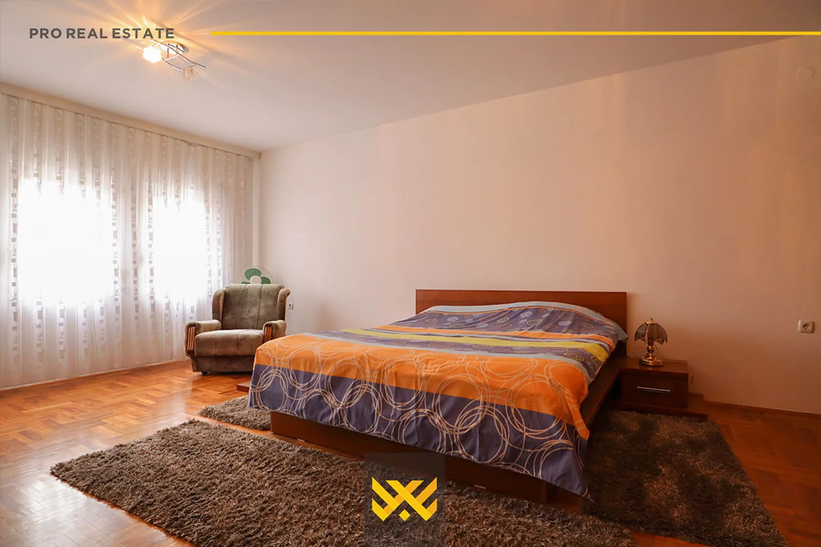 Shtëpi - Zyre 300m² me QIRA te Medreseja e Re.