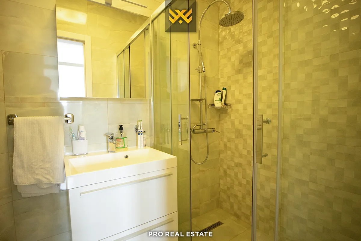 Banesë 150.6m² për #SHITJE në Qendër.