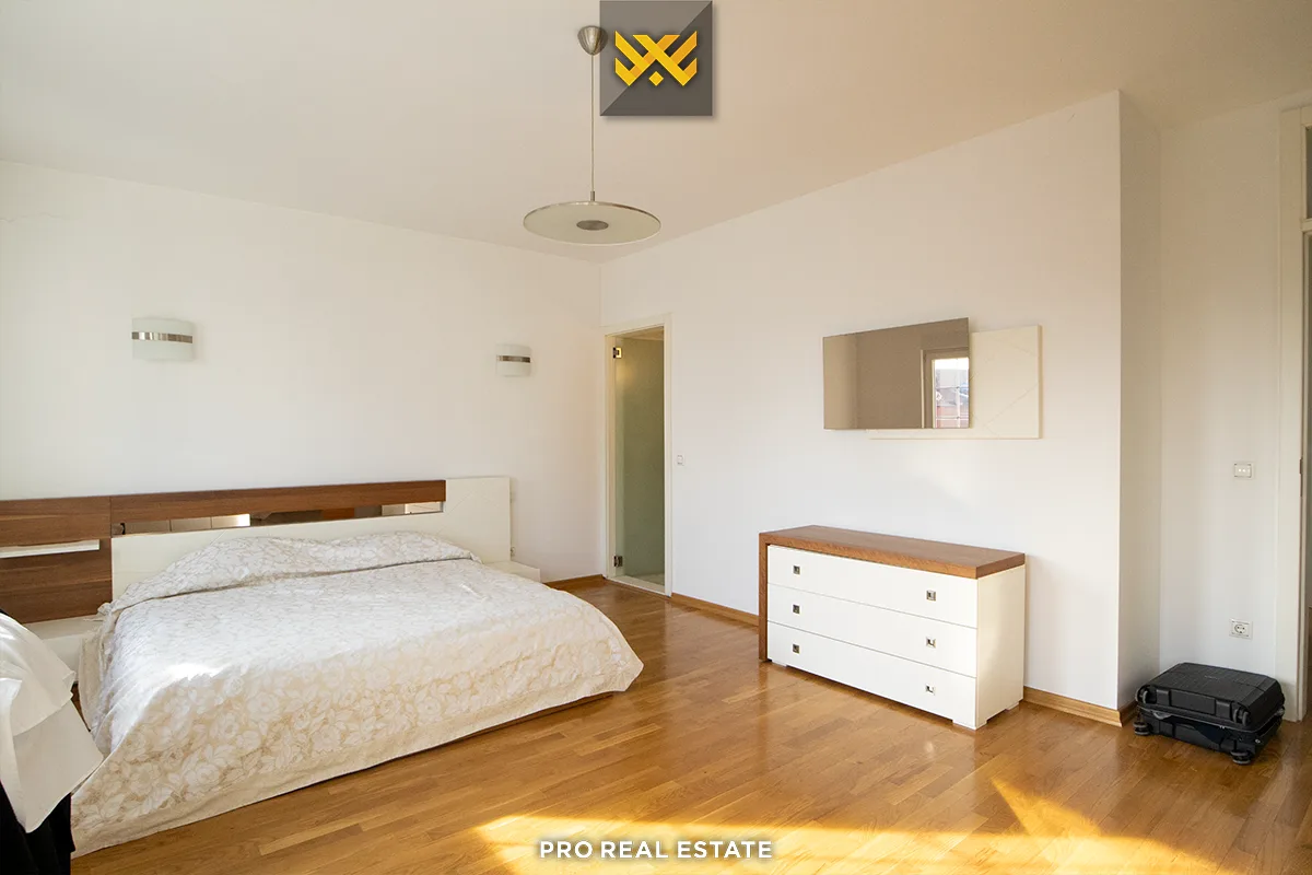 Banesë 150.6m² për #SHITJE në Qendër.