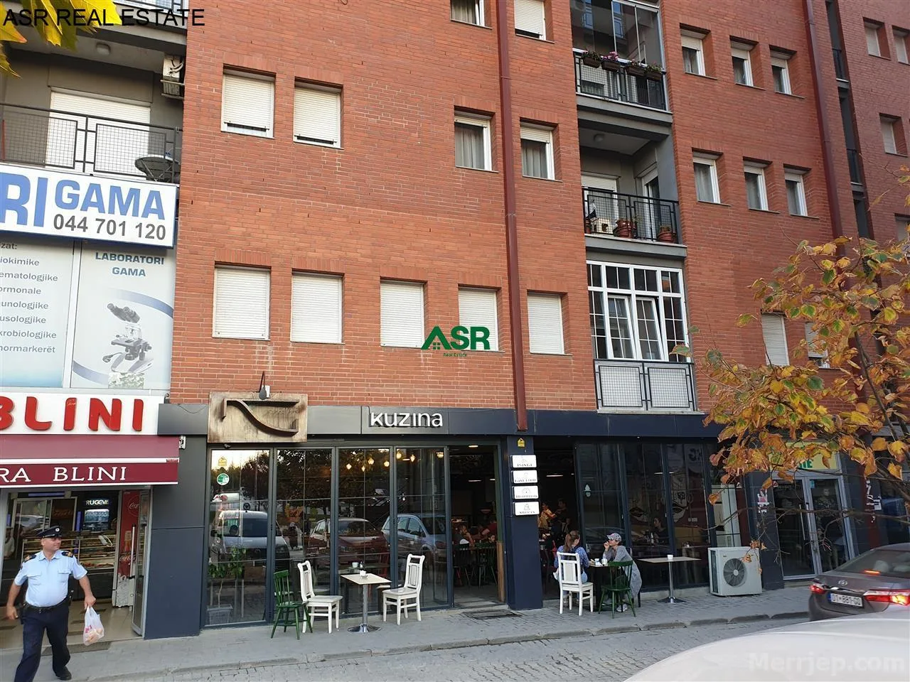 Lëshohet banesa me qira ne rrugen B; E pershtatshme per zyre