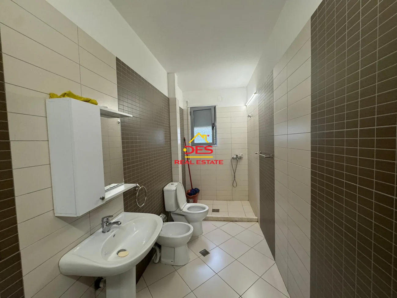 Jepet me qira apartament 2+1+2 te `ish kombinati i peshkut vlorë