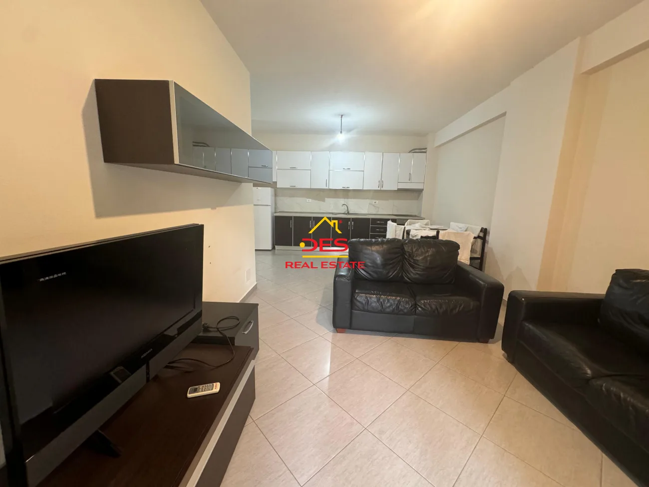 Jepet me qira apartament 2+1+2 te `ish kombinati i peshkut vlorë