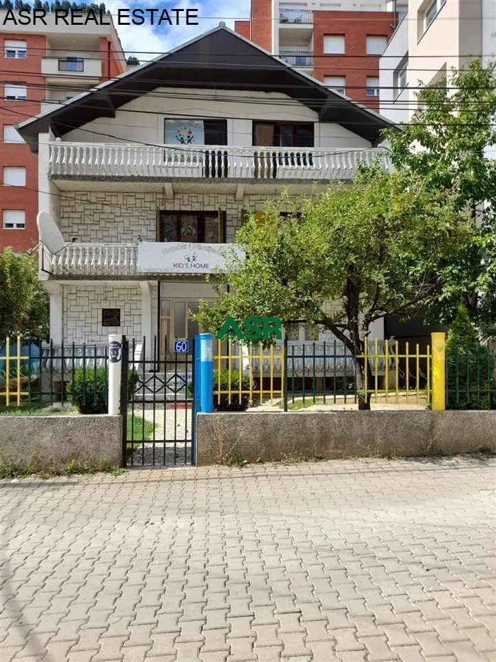 Ofrohet #shtepia me #qira në rr.Muharrem Fejza n