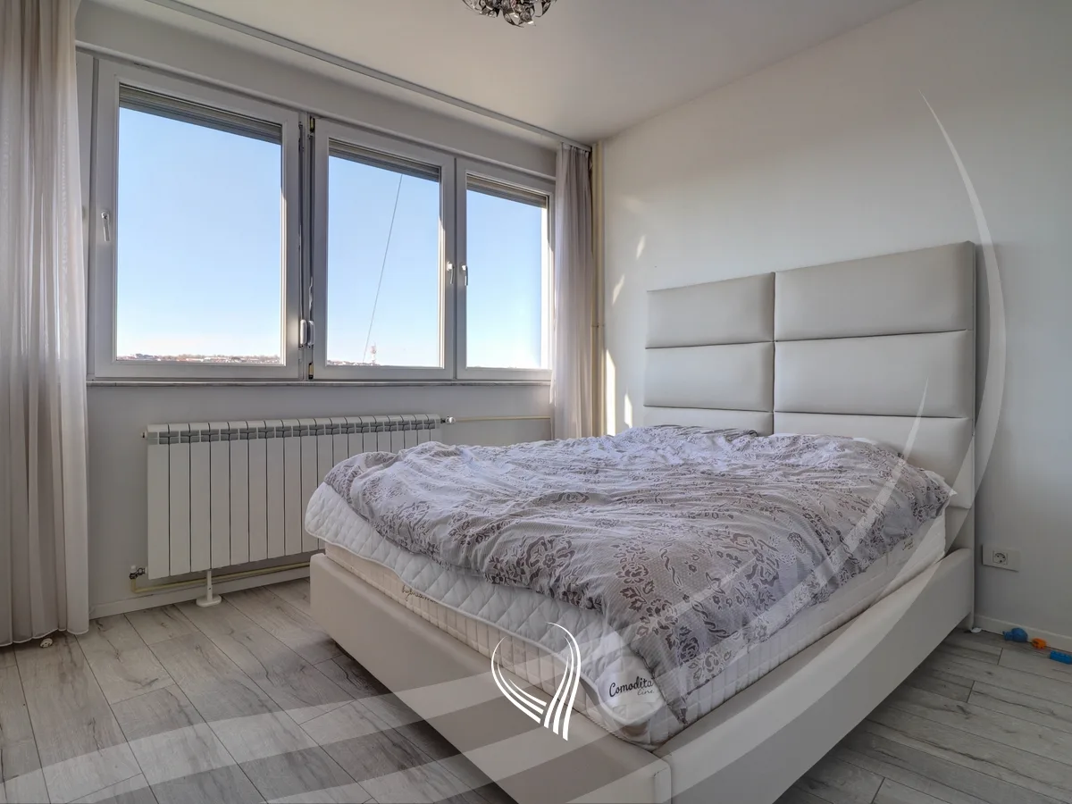 Banesë me 3 dhoma gjumi në shitje në Qendër