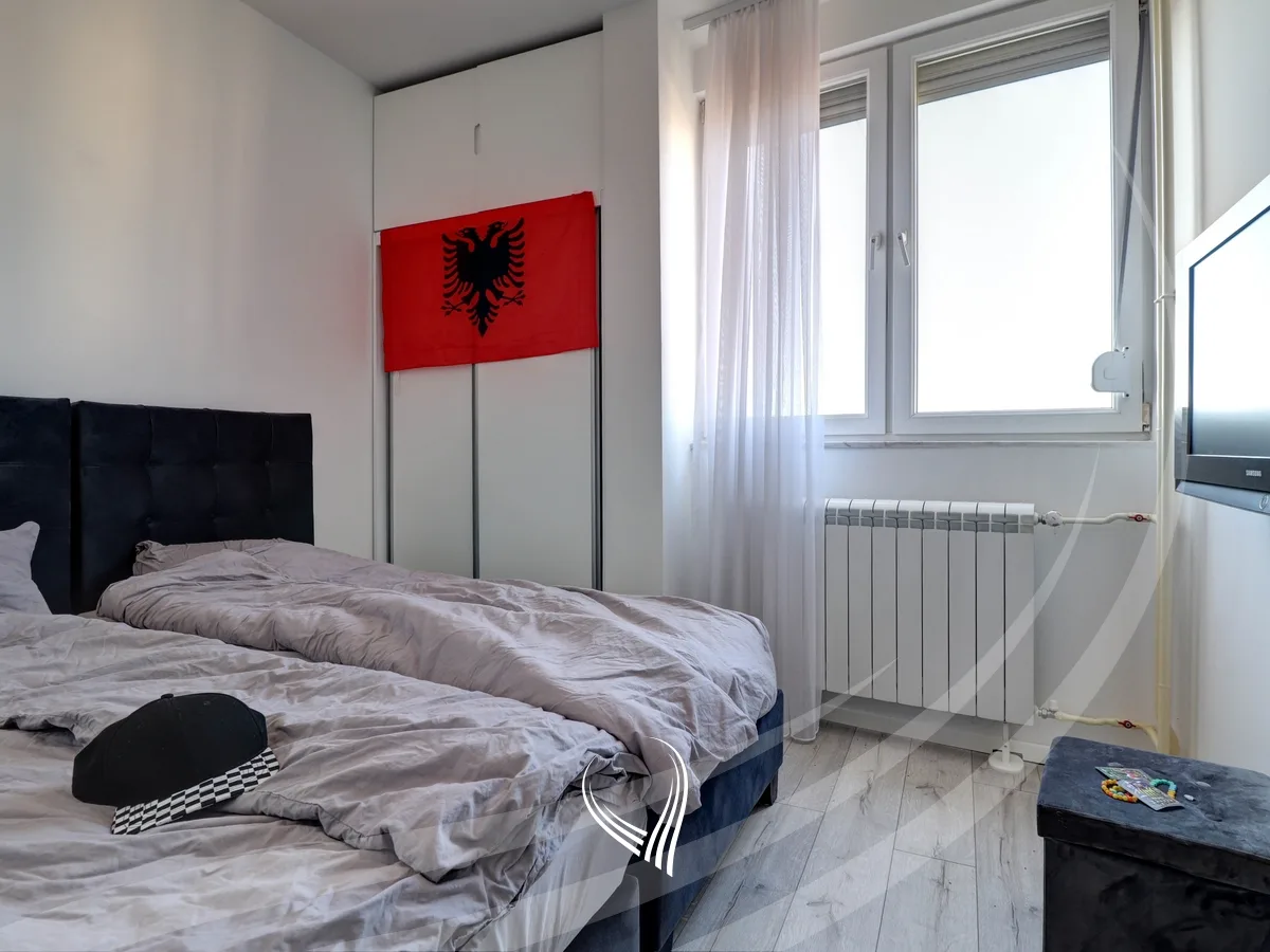 Banesë me 3 dhoma gjumi në shitje në Qendër