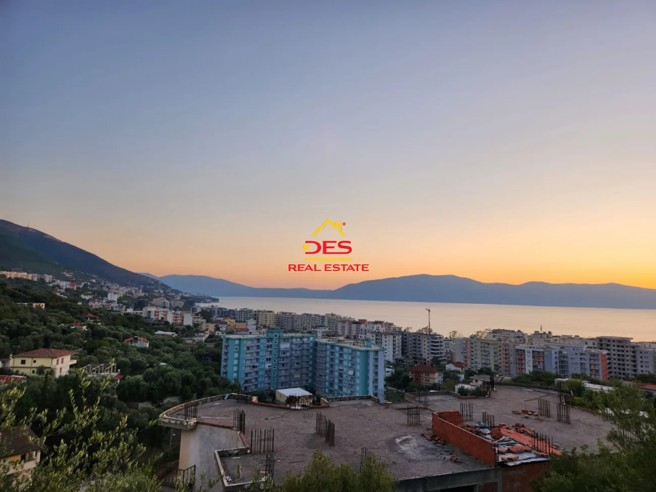 Shitet tokë – ullishte në kodër ,lungomare.
