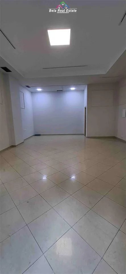 Dyqan Me Qera Tek Pallati Me Shigjeta ( ID BD21576) Tirane