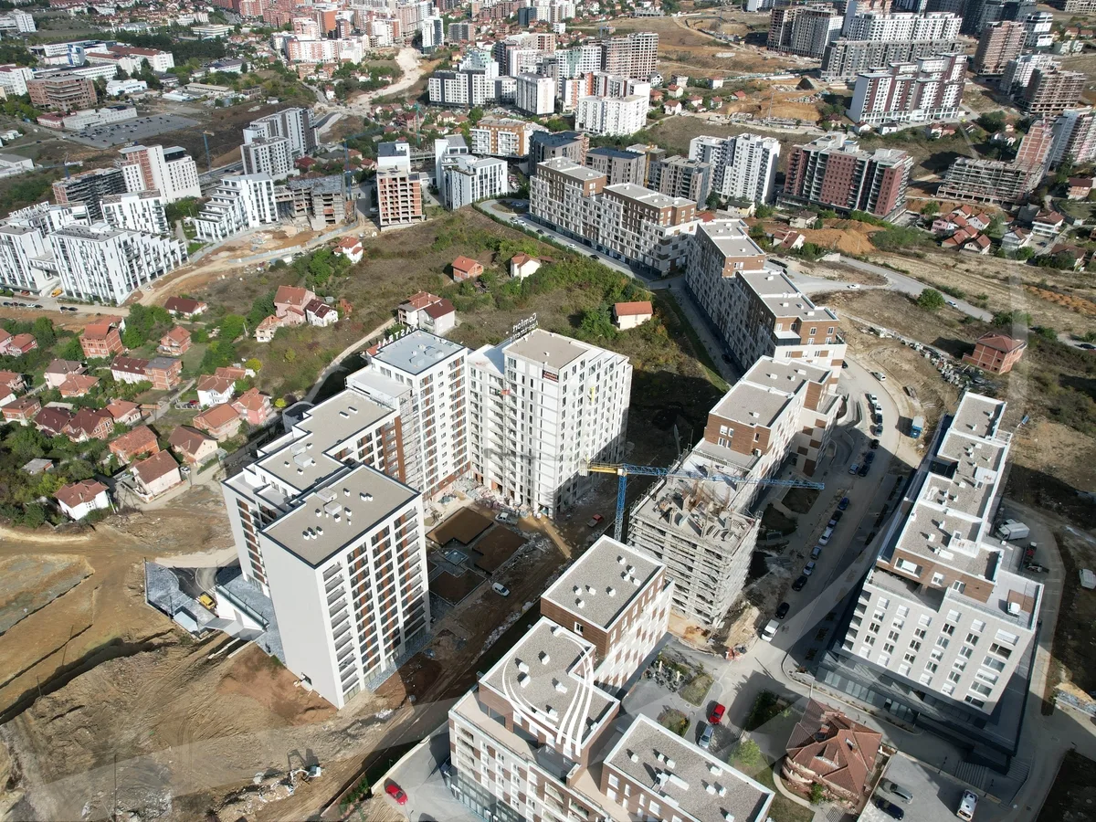Banesë me 3 dhoma gjumi në shitje në lagjen Prishtina e Re