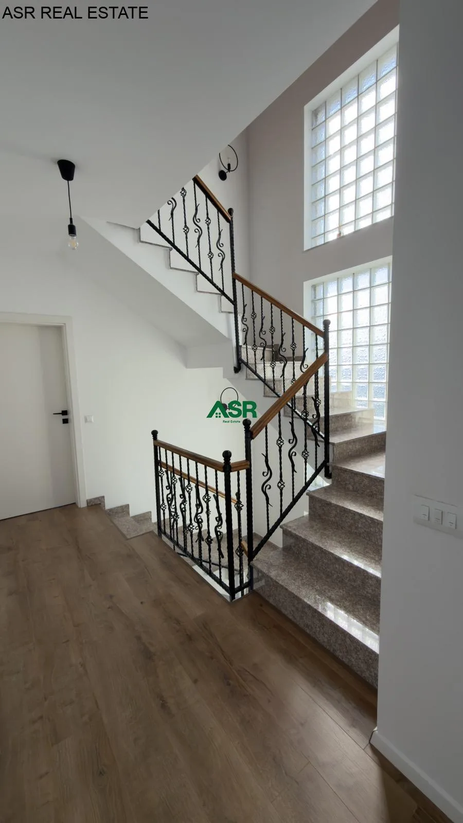 Shtëpi 420m² për SHITJE në Veternik