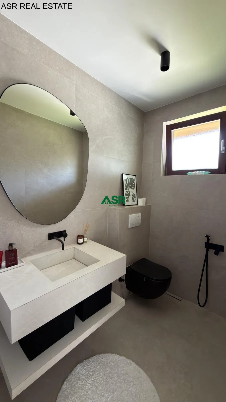 Shtëpi 420m² për SHITJE në Veternik