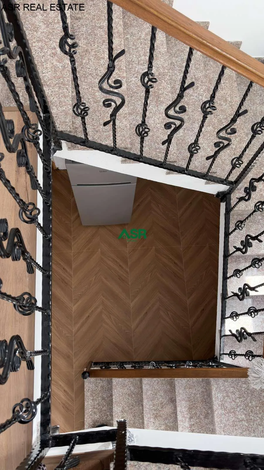 Shtëpi 420m² për SHITJE në Veternik