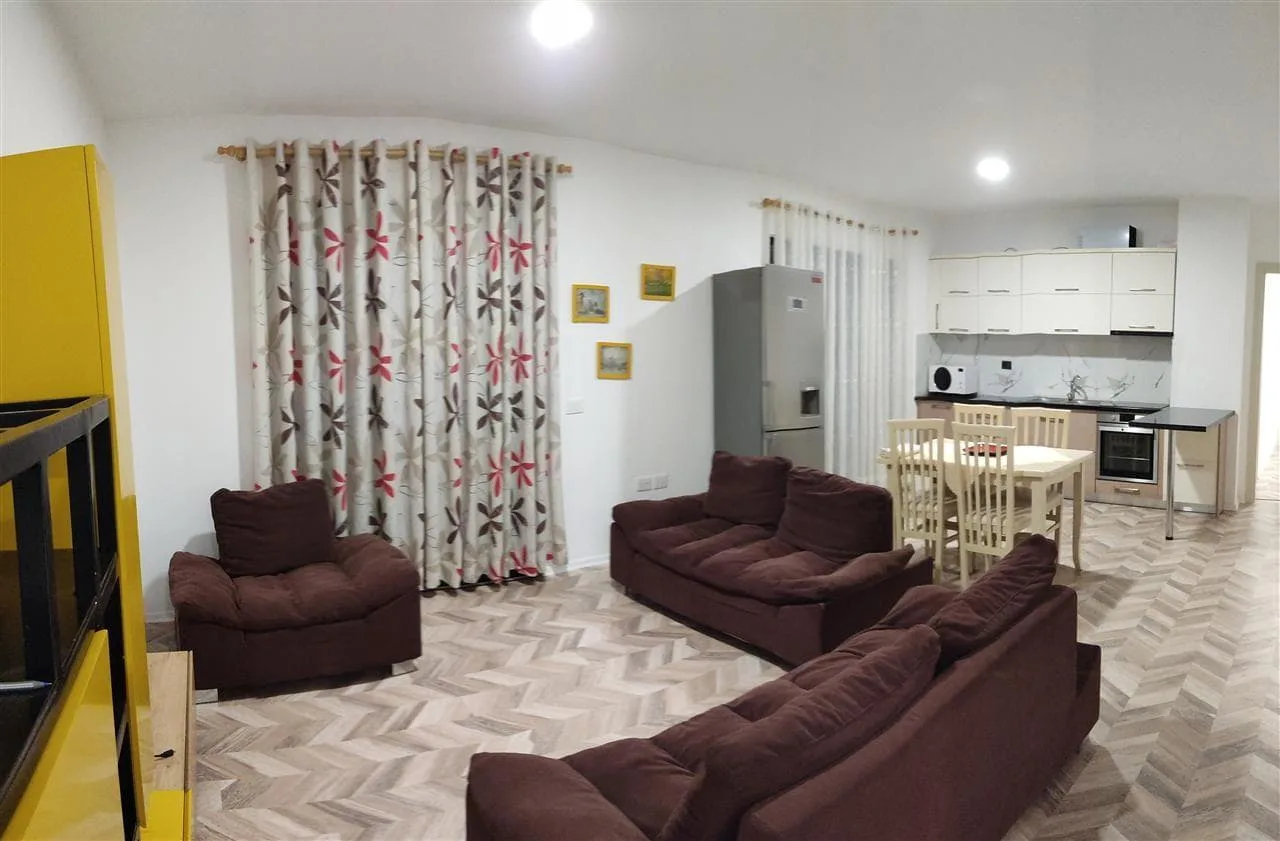 Apartament me qera 2+1 tek Rruga 5 Maj (ID B2201336) Tirane