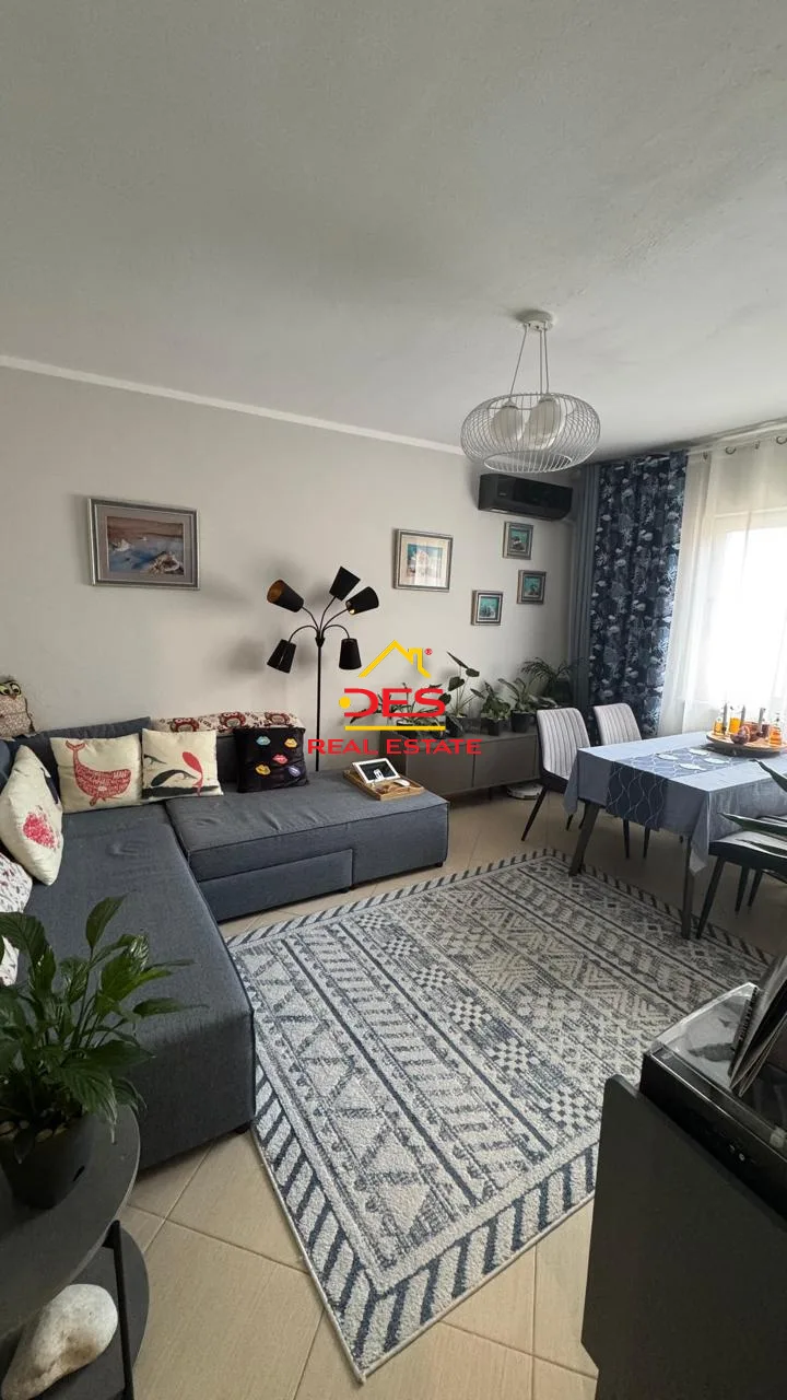 Shitet apartament 2+1 në delvinë