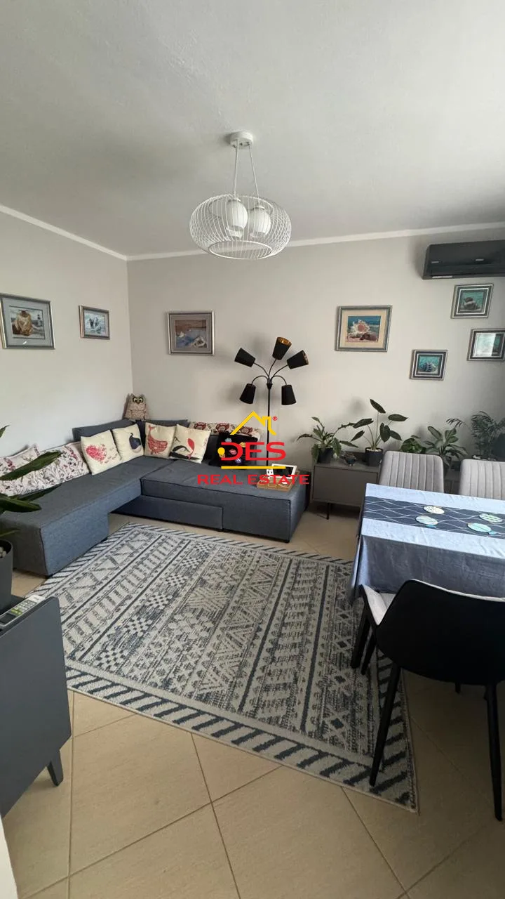 Shitet apartament 2+1 në delvinë