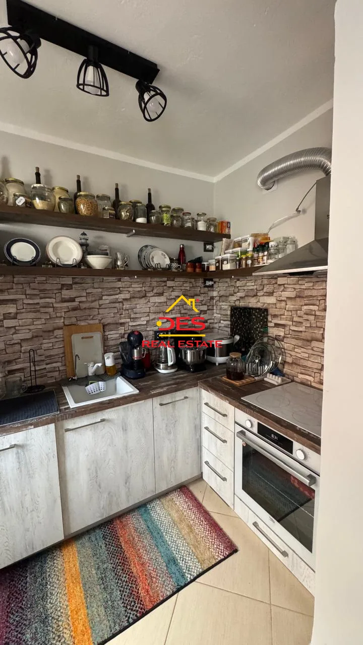Shitet apartament 2+1 në delvinë