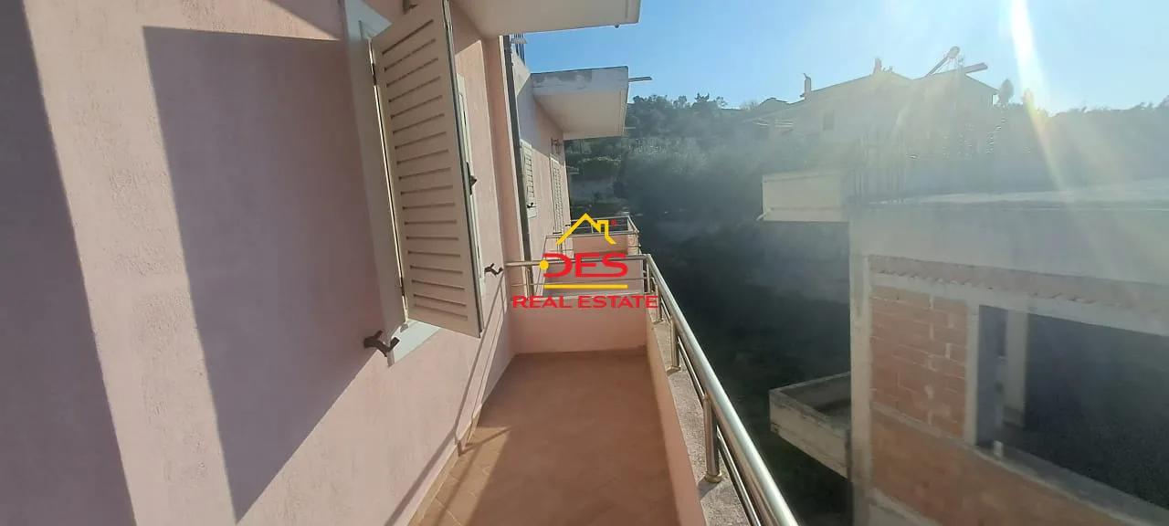 Shiten 3 ndërtesa në fshatin sherishte,vlorë