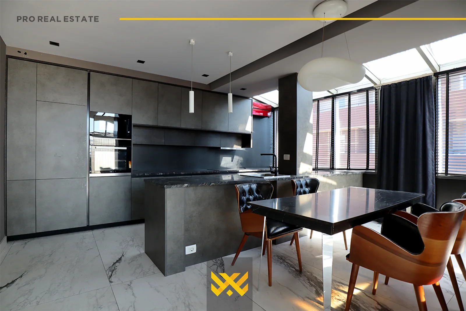 Penthouse 211m²+120m² në #SHITJE në Lagje të Spitalit.