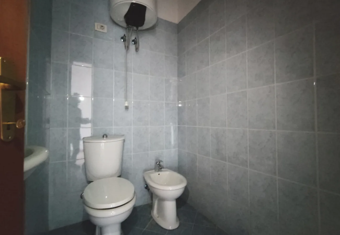 Shitet apartament 1+1 përballë delijorgjit, tiranë.