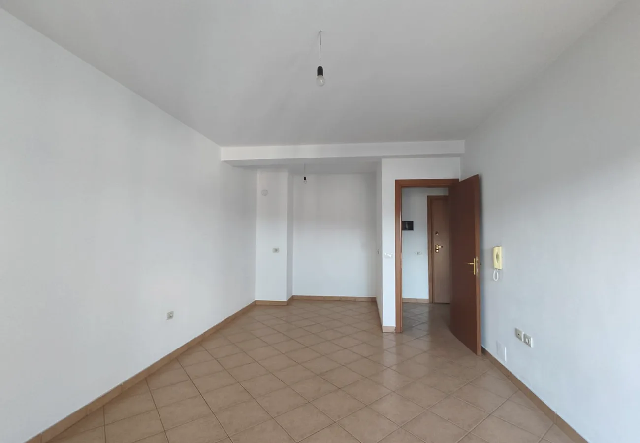 Shitet apartament 1+1 përballë delijorgjit, tiranë.