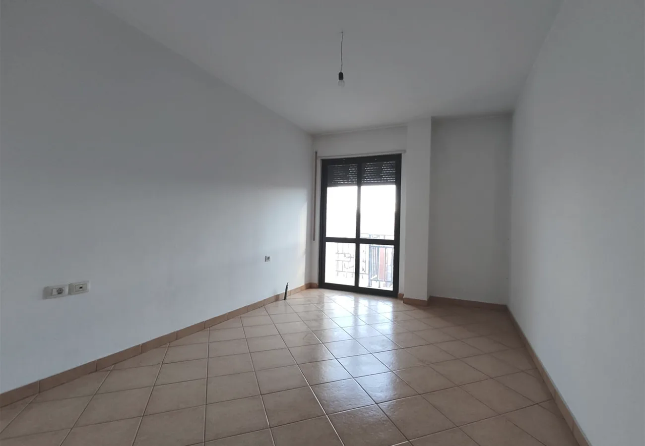Shitet apartament 1+1 përballë delijorgjit, tiranë.