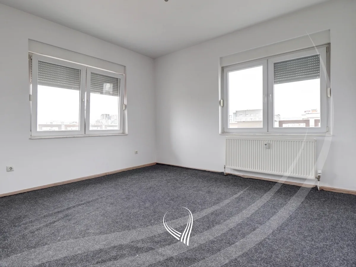 Penthouse zyre me 4 dhoma pune me qira në lagjen Mati 1 – Rruga B
