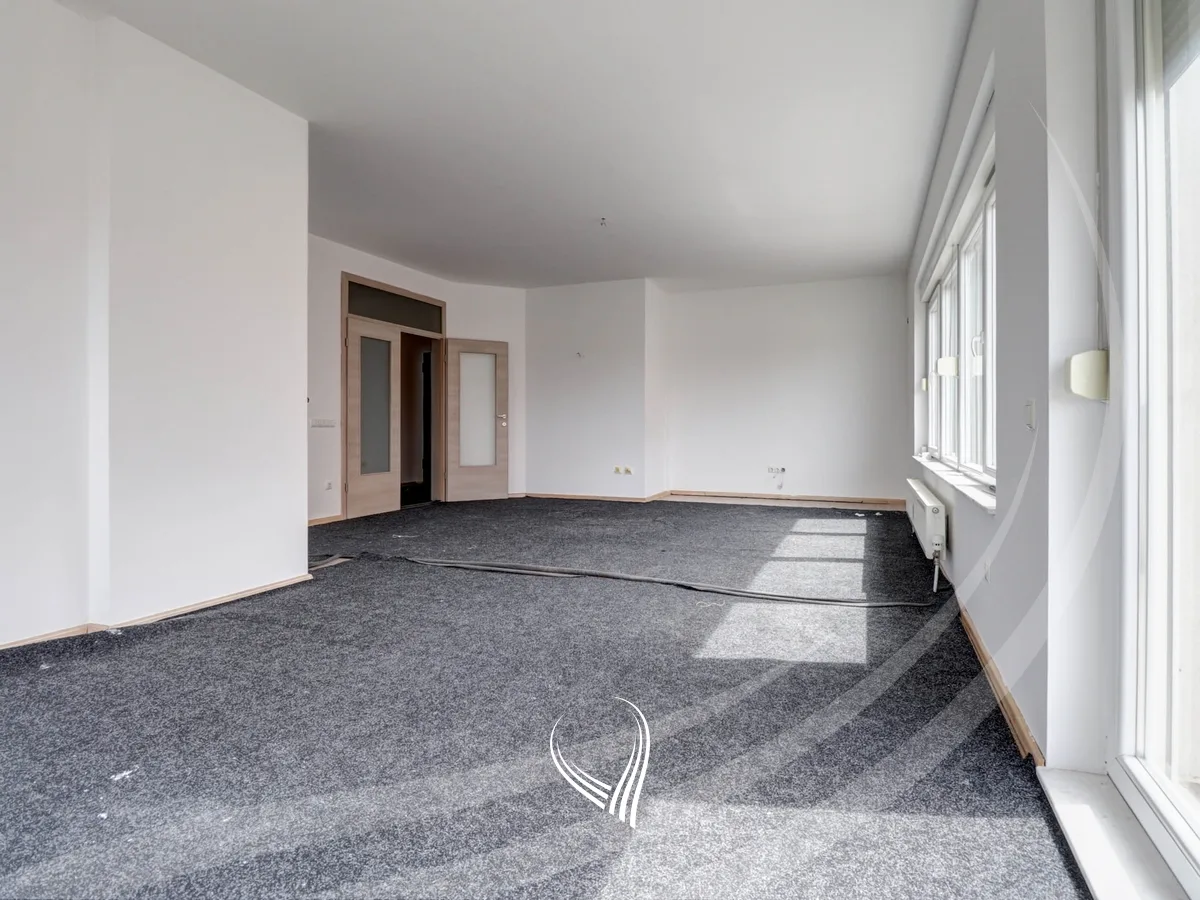Penthouse zyre me 4 dhoma pune me qira në lagjen Mati 1 – Rruga B