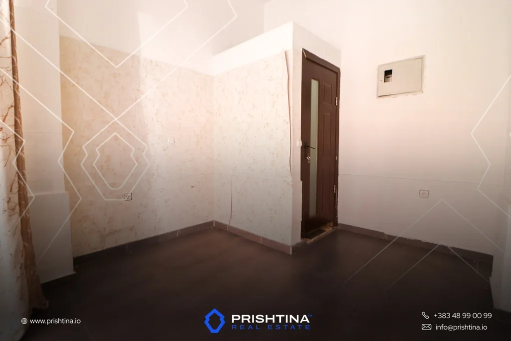 Lokal me qira 24m² në Emshir