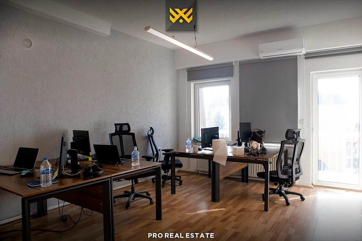 Zyrë 200m² me #QIRA në Bregun e Diellit.