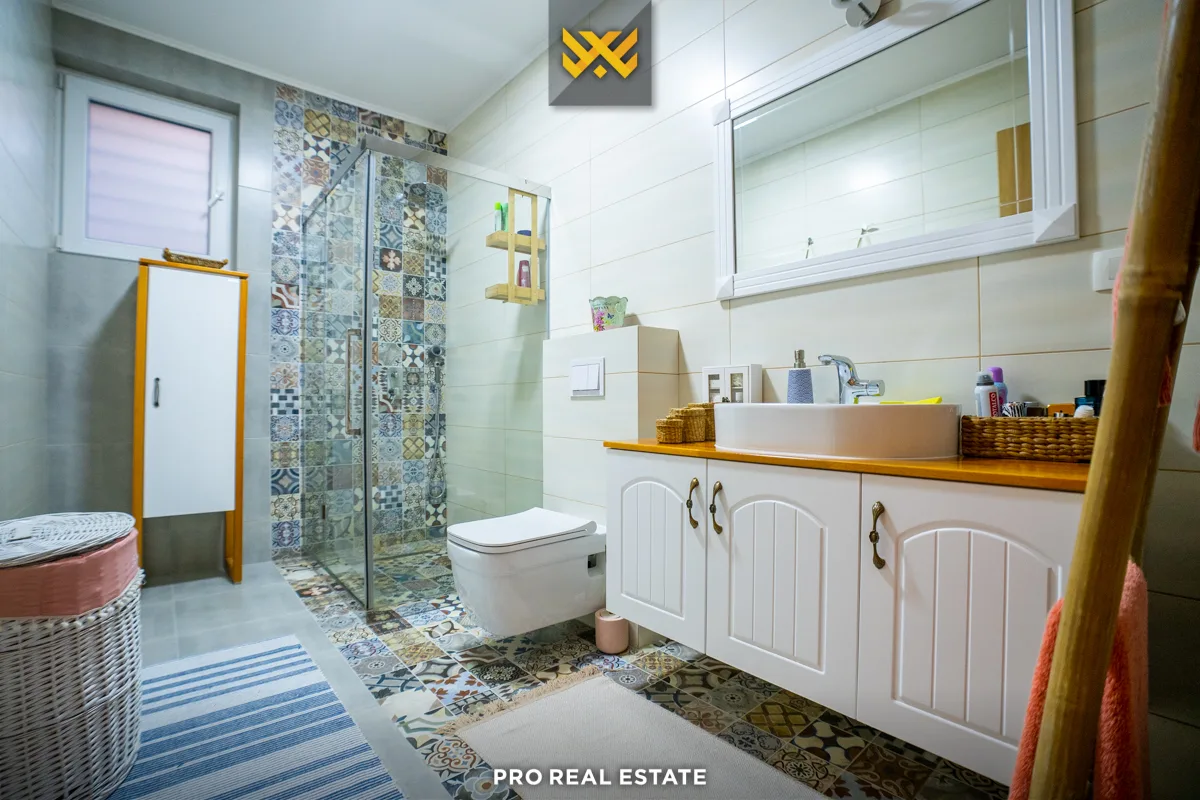 Shtëpi 260m² për #SHITJE në Matiçan