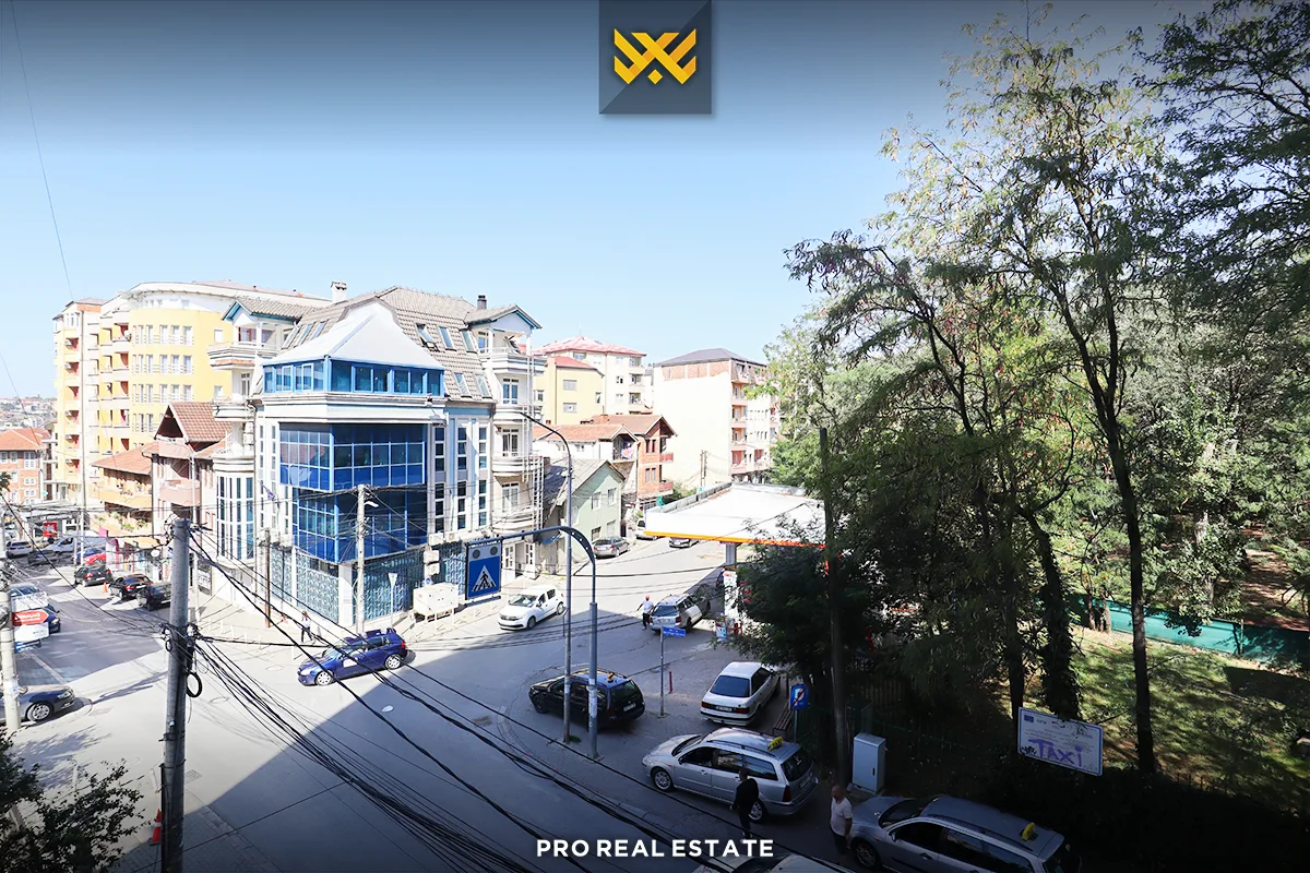 Banesë - Zyre 112m² me #QIRA në Lagjen e Muhaxherëve.