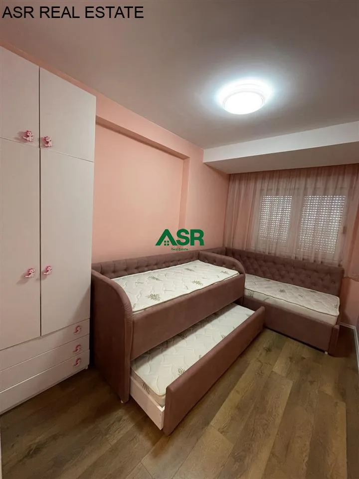 Lëshohet banesa elegante me qira në lagjën Arberia