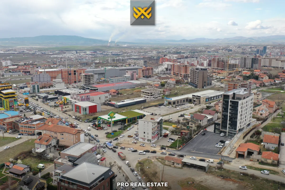 Lokal 703m² për #SHITJE në Veternik.