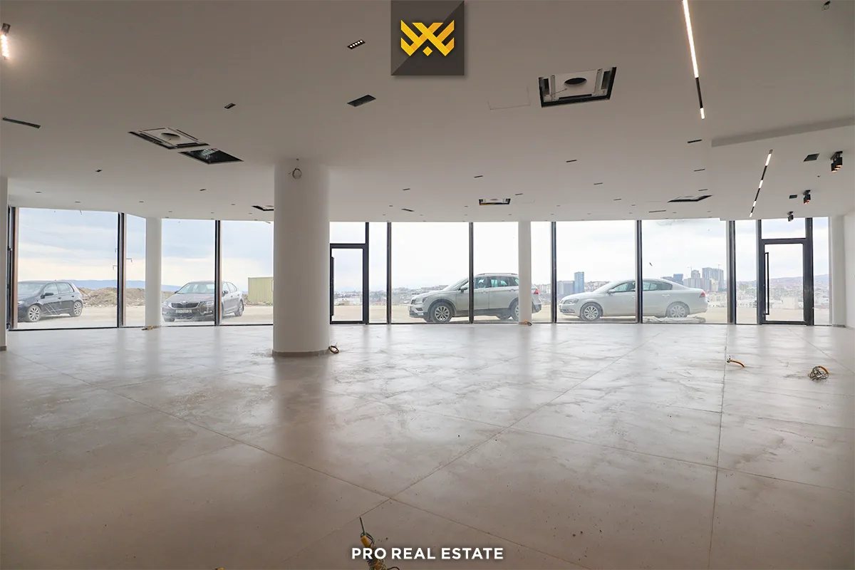 Lokal 229m² + 240m² me #QIRA në Emshir.