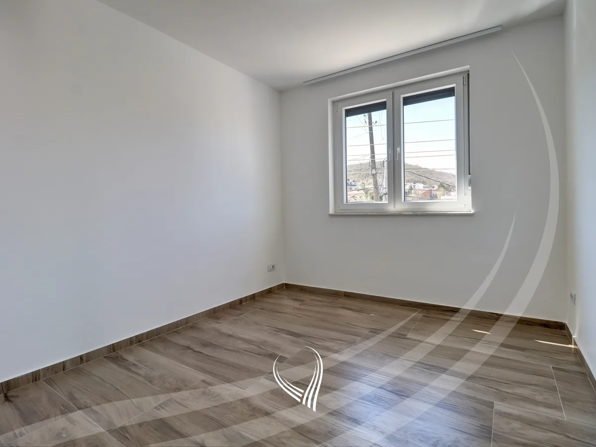 Shtëpi me 3 dhoma gjumi me qira në lagjen Sofalia