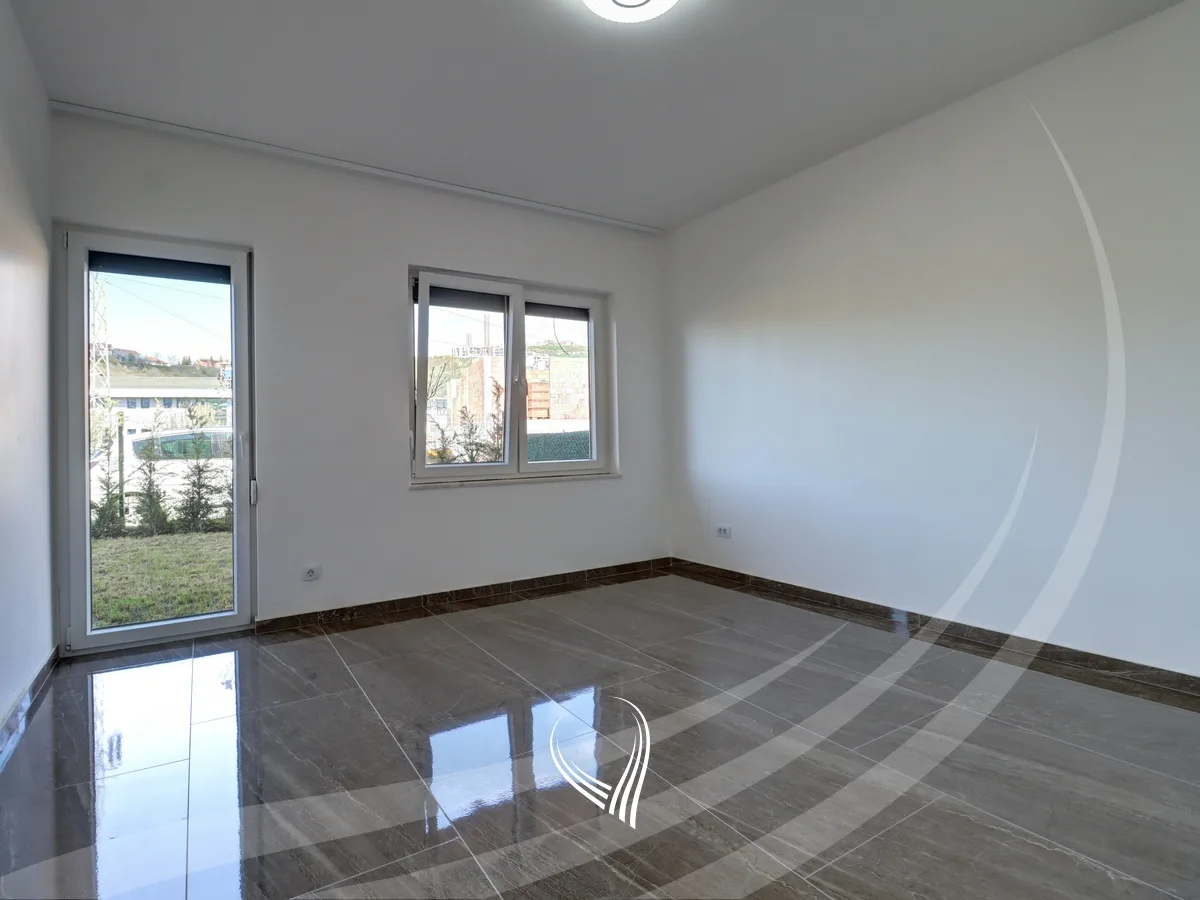 Shtëpi me 3 dhoma gjumi me qira në lagjen Sofalia
