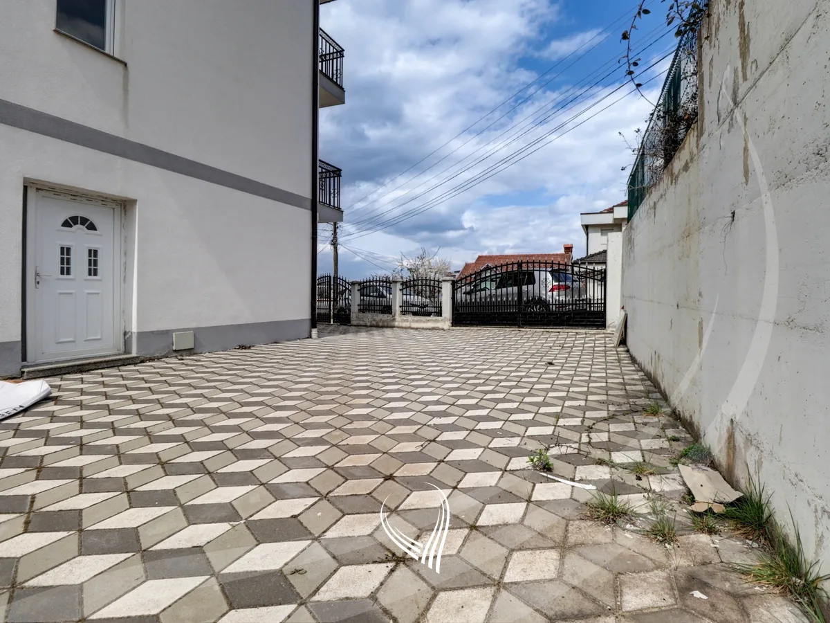 Shtëpi me 4 dhoma gjumi me qira në lagjen Prishtina e Re
