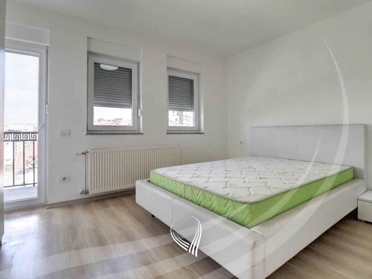 Shtëpi me 4 dhoma gjumi me qira në lagjen Prishtina e Re
